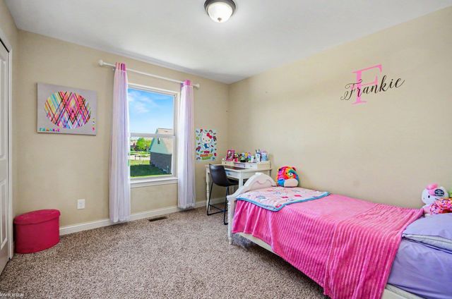 31078 Lions Pointe Drive, Chesterfield, MI 48047