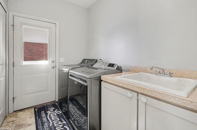 31078 Lions Pointe Drive, Chesterfield, MI 48047