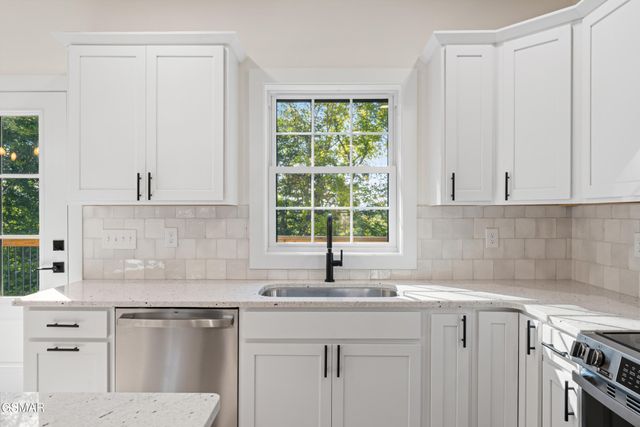 1430 Beechtop Lane, Kodak, TN 37764