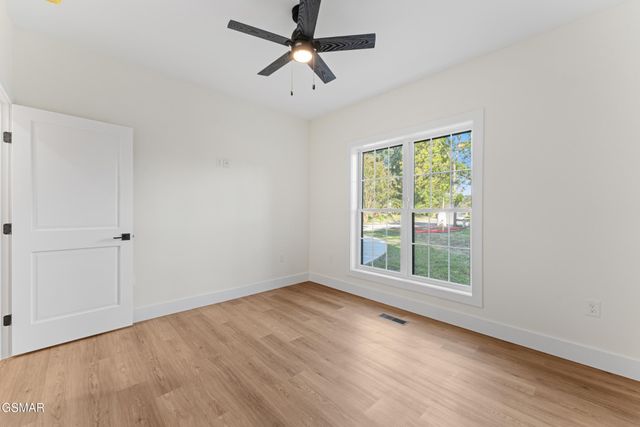 1430 Beechtop Lane, Kodak, TN 37764