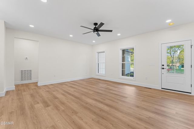 1430 Beechtop Lane, Kodak, TN 37764
