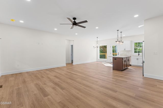 1430 Beechtop Lane, Kodak, TN 37764