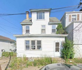 802 10th St, Stowe Twp, PA 15136