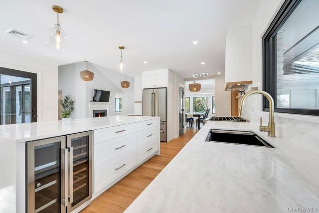 10 Lenape Road, Southampton, NY 11968