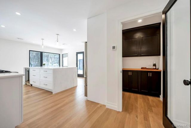 10 Lenape Road, Southampton, NY 11968