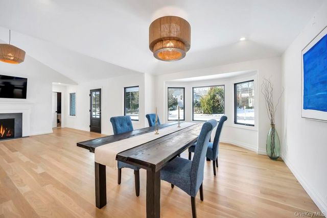 10 Lenape Road, Southampton, NY 11968