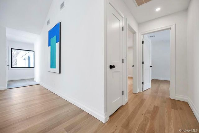 10 Lenape Road, Southampton, NY 11968