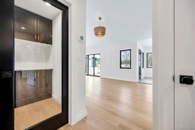 10 Lenape Road, Southampton, NY 11968