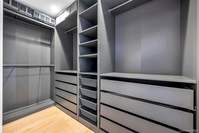 10 Lenape Road, Southampton, NY 11968