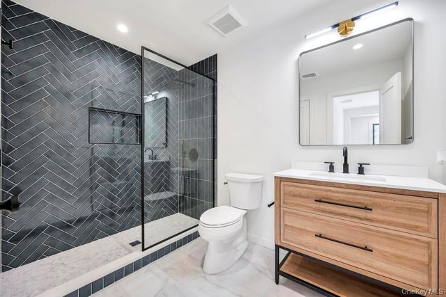 10 Lenape Road, Southampton, NY 11968