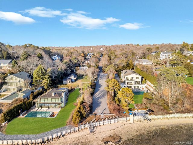 10 Lenape Road, Southampton, NY 11968
