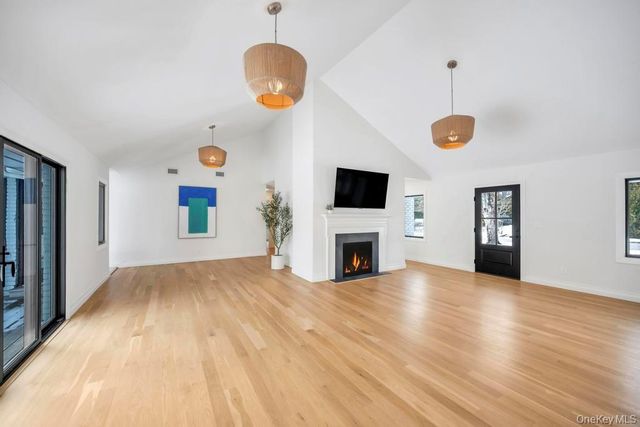 10 Lenape Road, Southampton, NY 11968