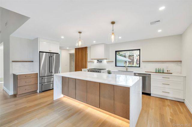 10 Lenape Road, Southampton, NY 11968