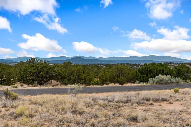 103 Paseo Aragon, Santa Fe, NM 87506