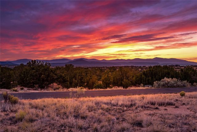 103 Paseo Aragon, Santa Fe, NM 87506