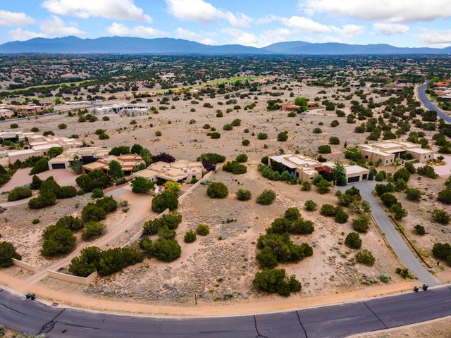 103 Paseo Aragon, Santa Fe, NM 87506