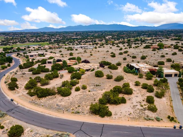 103 Paseo Aragon, Santa Fe, NM 87506