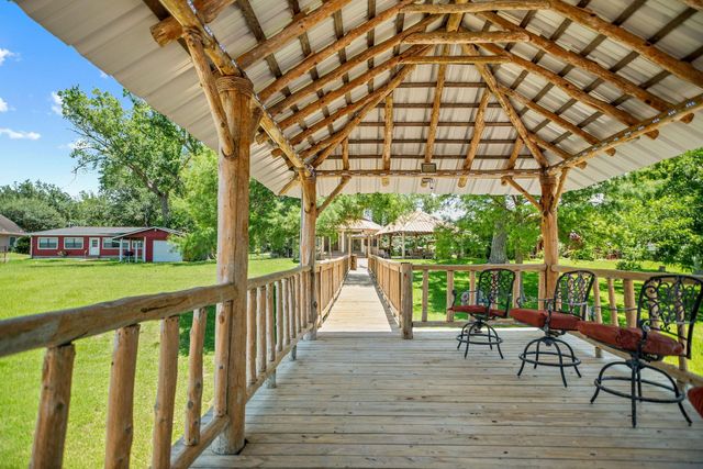 129 Selkirk Drive, Bay City, TX 77414