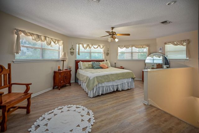 129 Selkirk Drive, Bay City, TX 77414