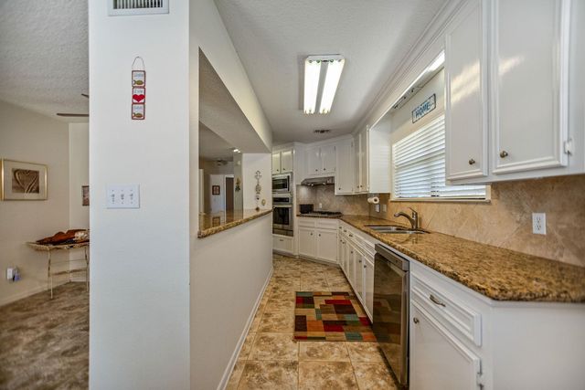 129 Selkirk Drive, Bay City, TX 77414