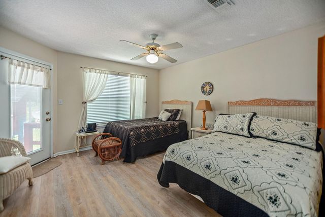 129 Selkirk Drive, Bay City, TX 77414