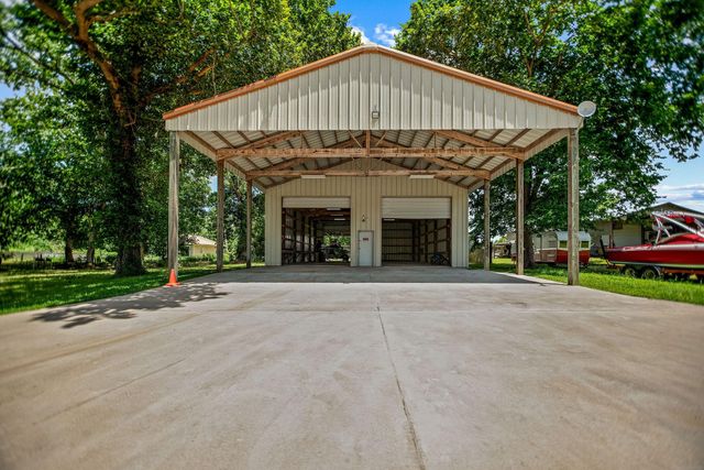 129 Selkirk Drive, Bay City, TX 77414