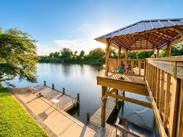 129 Selkirk Drive, Bay City, TX 77414