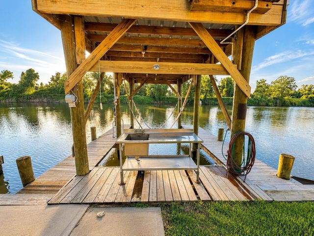 129 Selkirk Drive, Bay City, TX 77414