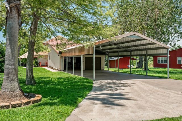 129 Selkirk Drive, Bay City, TX 77414