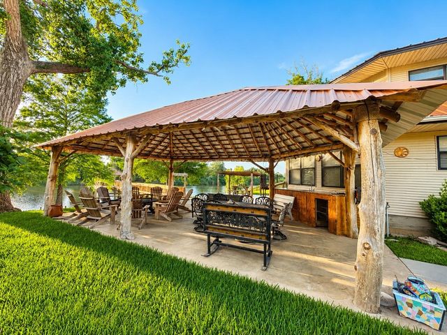 129 Selkirk Drive, Bay City, TX 77414