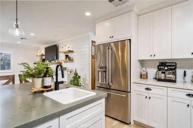 1025 Kent Drive, Claremont, CA 91711