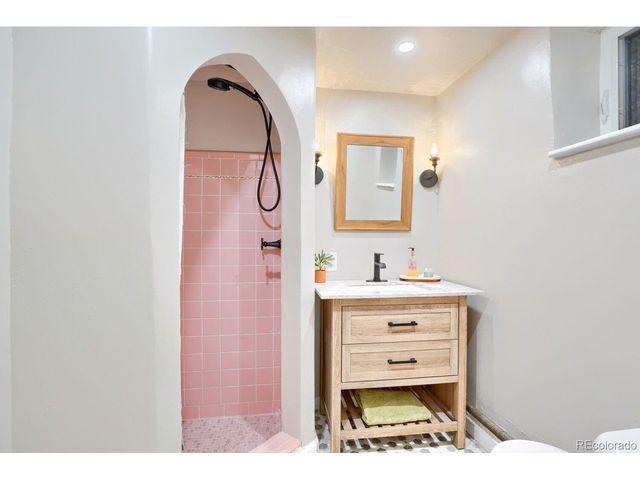 6235 E 17th Avenue Pkwy, Denver, CO 80220