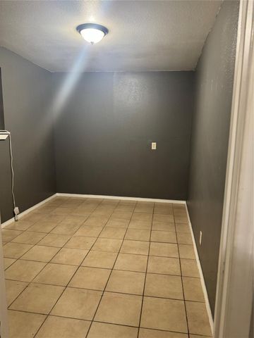 9312 Manchester Street, Houston, TX 77012