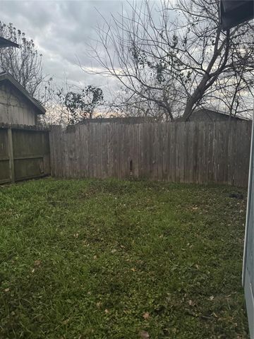 9312 Manchester Street, Houston, TX 77012