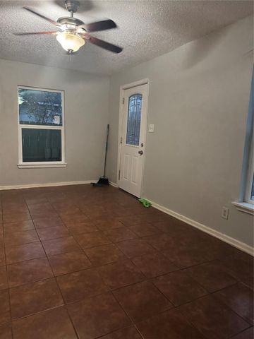 9312 Manchester Street, Houston, TX 77012