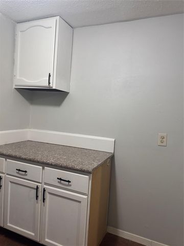 9312 Manchester Street, Houston, TX 77012