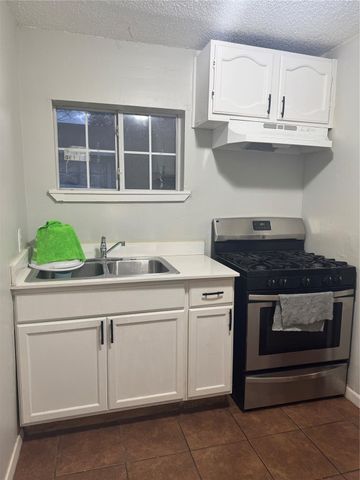 9312 Manchester Street, Houston, TX 77012