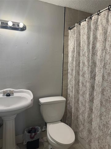 9312 Manchester Street, Houston, TX 77012