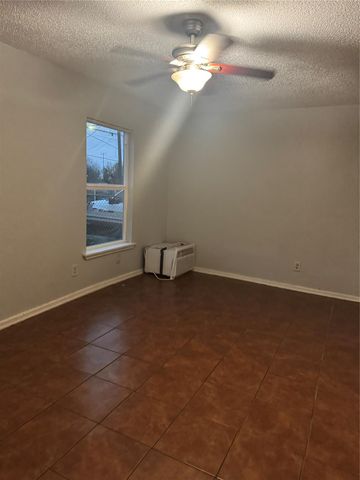 9312 Manchester Street, Houston, TX 77012