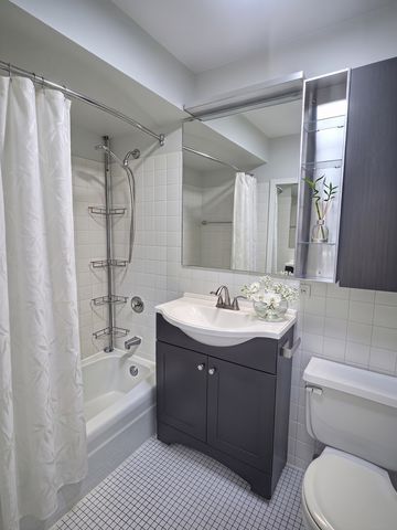655 W Irving Park Road 716, Chicago, IL 60613