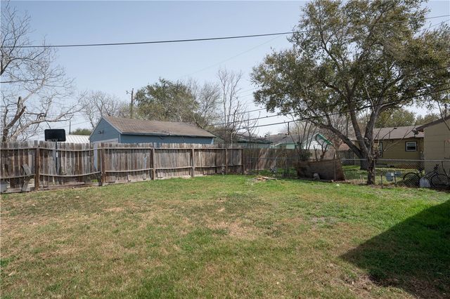 909 Rosedale Dr, Corpus Christi, TX 78411