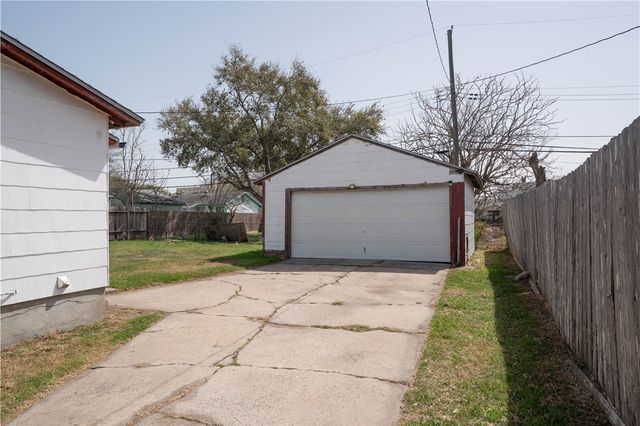 909 Rosedale Dr, Corpus Christi, TX 78411
