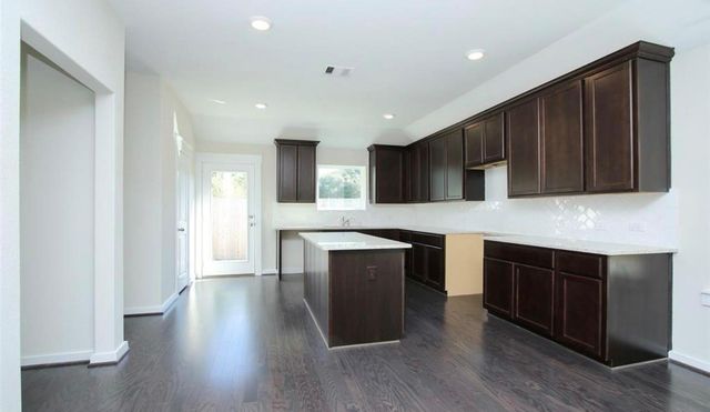 204 Laura Leigh Lane, Angleton, TX 77515