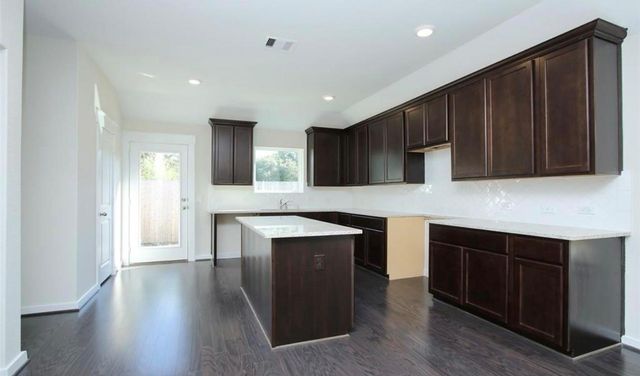 204 Laura Leigh Lane, Angleton, TX 77515