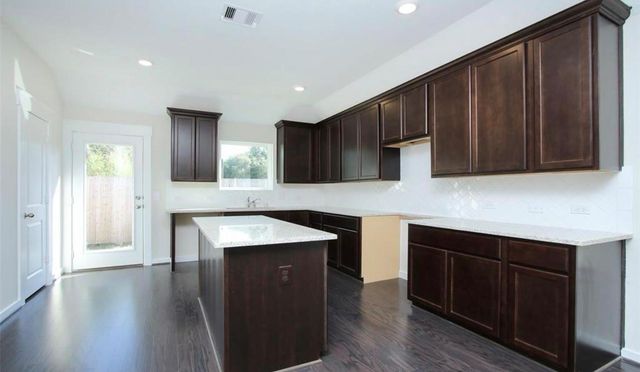 204 Laura Leigh Lane, Angleton, TX 77515