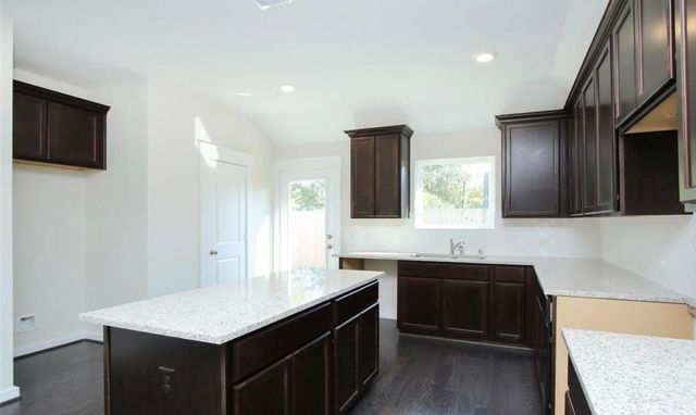 204 Laura Leigh Lane, Angleton, TX 77515