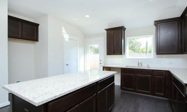 204 Laura Leigh Lane, Angleton, TX 77515