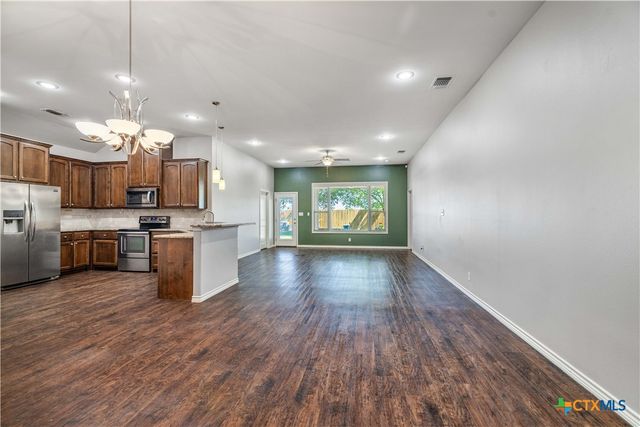 609 Mason Circle, Victoria, TX 77904