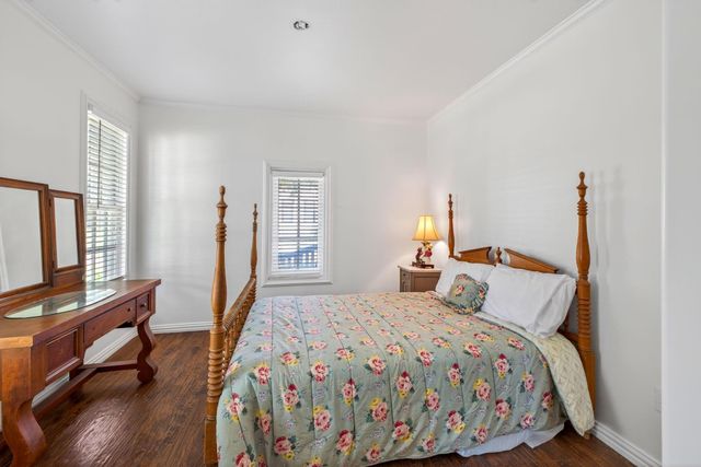 112 E Market Street, Fayetteville, TX 78940