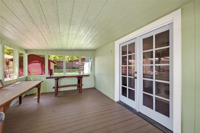 112 E Market Street, Fayetteville, TX 78940